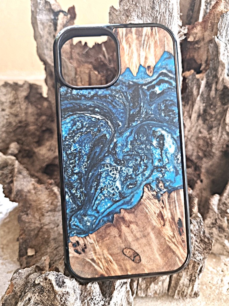 Husa BeWood Lemn Natural si Rasina, Unicat, Iphone 15 -Planete- Pamant - 2 | YEO